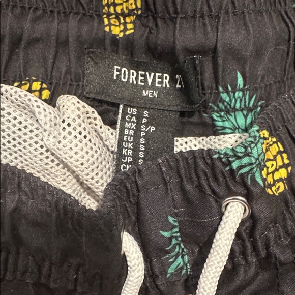 4/$15 Men’s Forever 21 Pineapple Print Swim Shorts Size Small - Picture 4 of 4